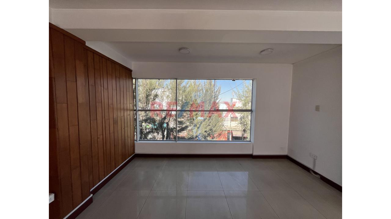 Local Comercial En Avenida Principal - 3Er Piso - 7