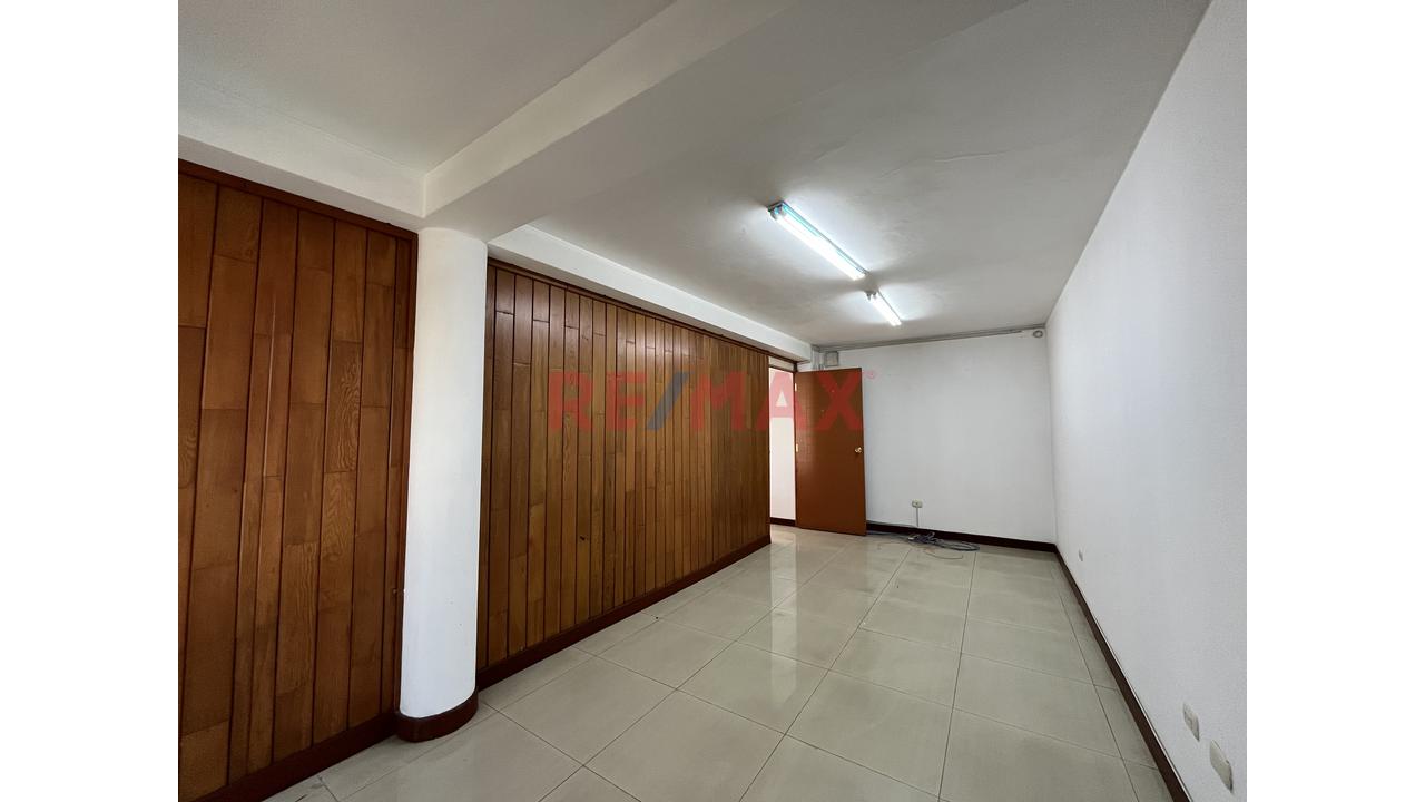 Local Comercial En Avenida Principal - 3Er Piso - 13