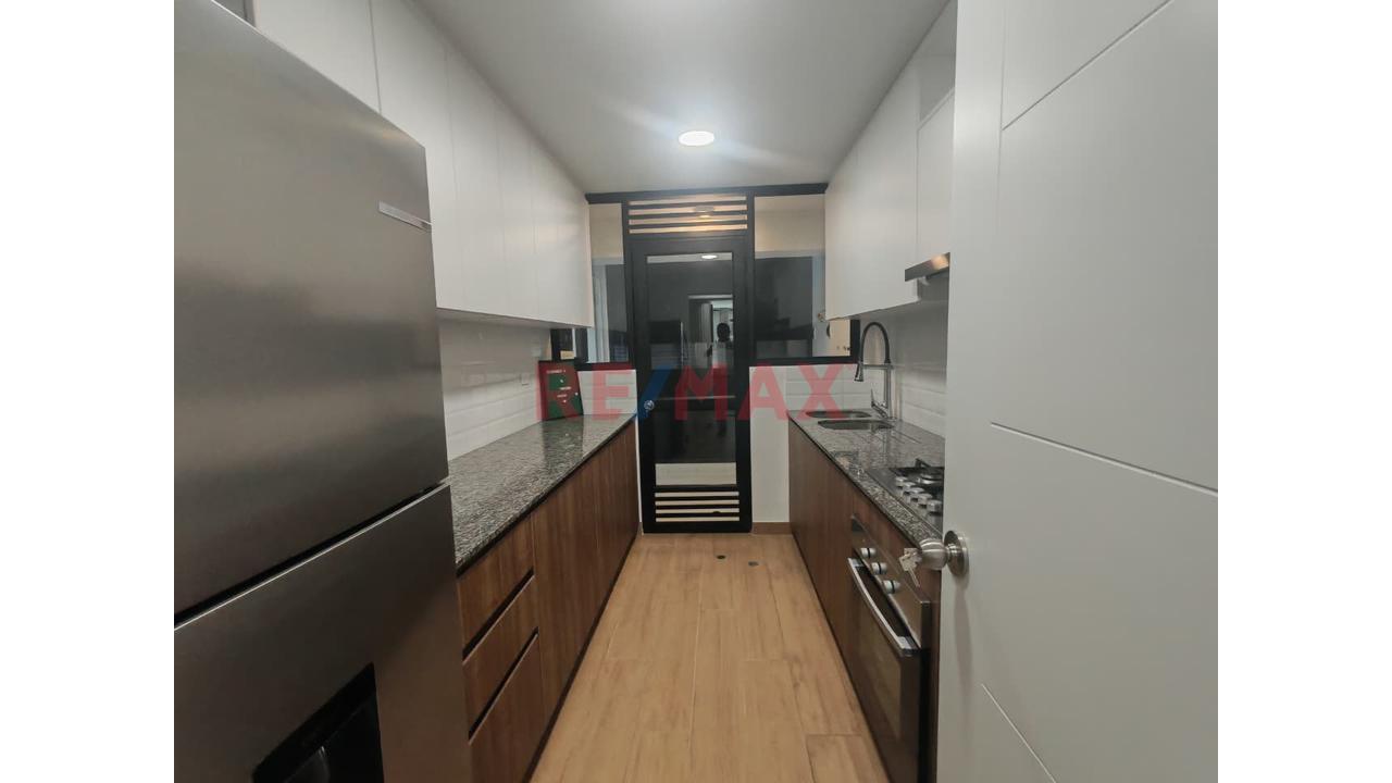 Departamento De Estreno En Miraflores En Venta, Balcón Y Vista A Calle — foto 11