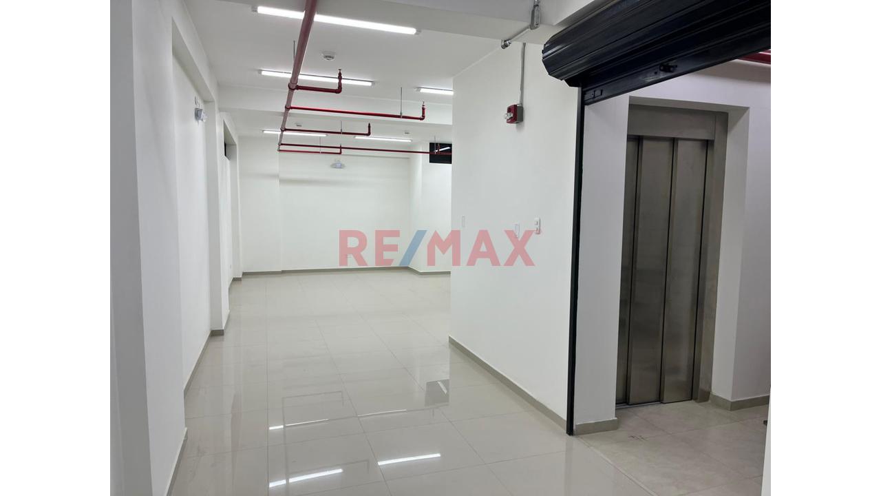Alquilo Local Comercial Piso 3 - Gamarra - 7