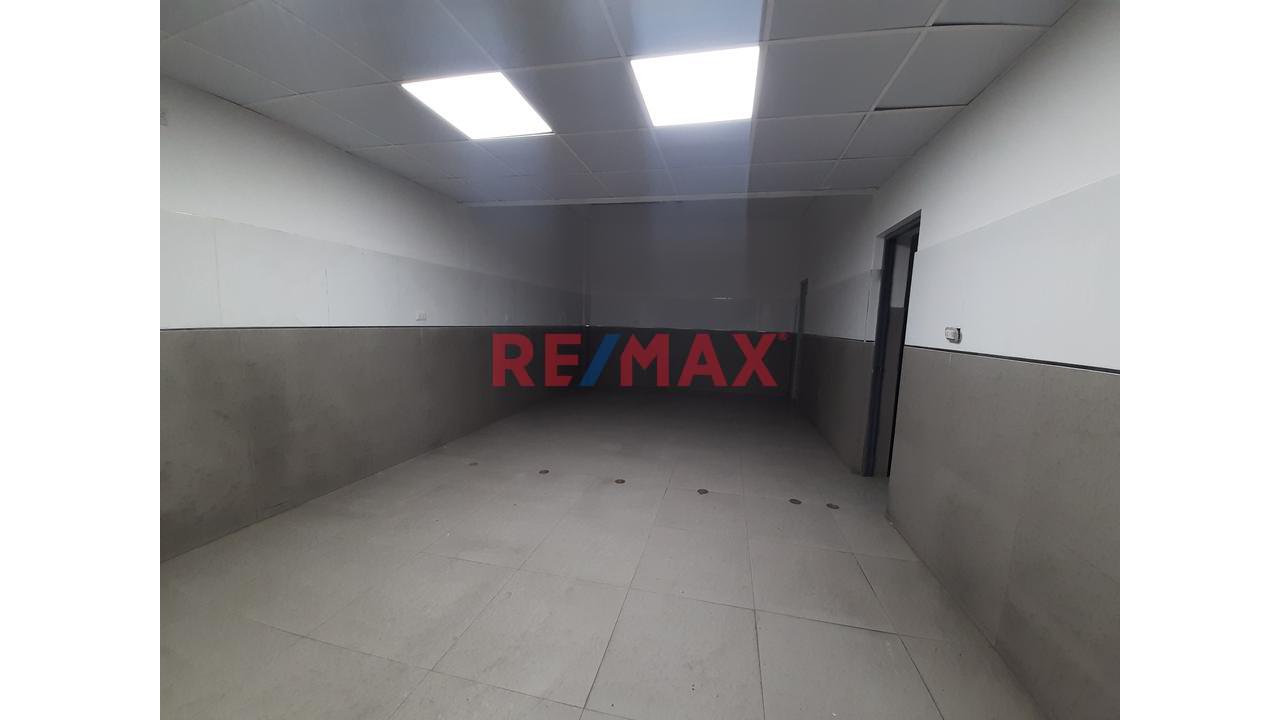 Local Comercial En Alquiler En Urb La Negrita - Puerta A La Calle