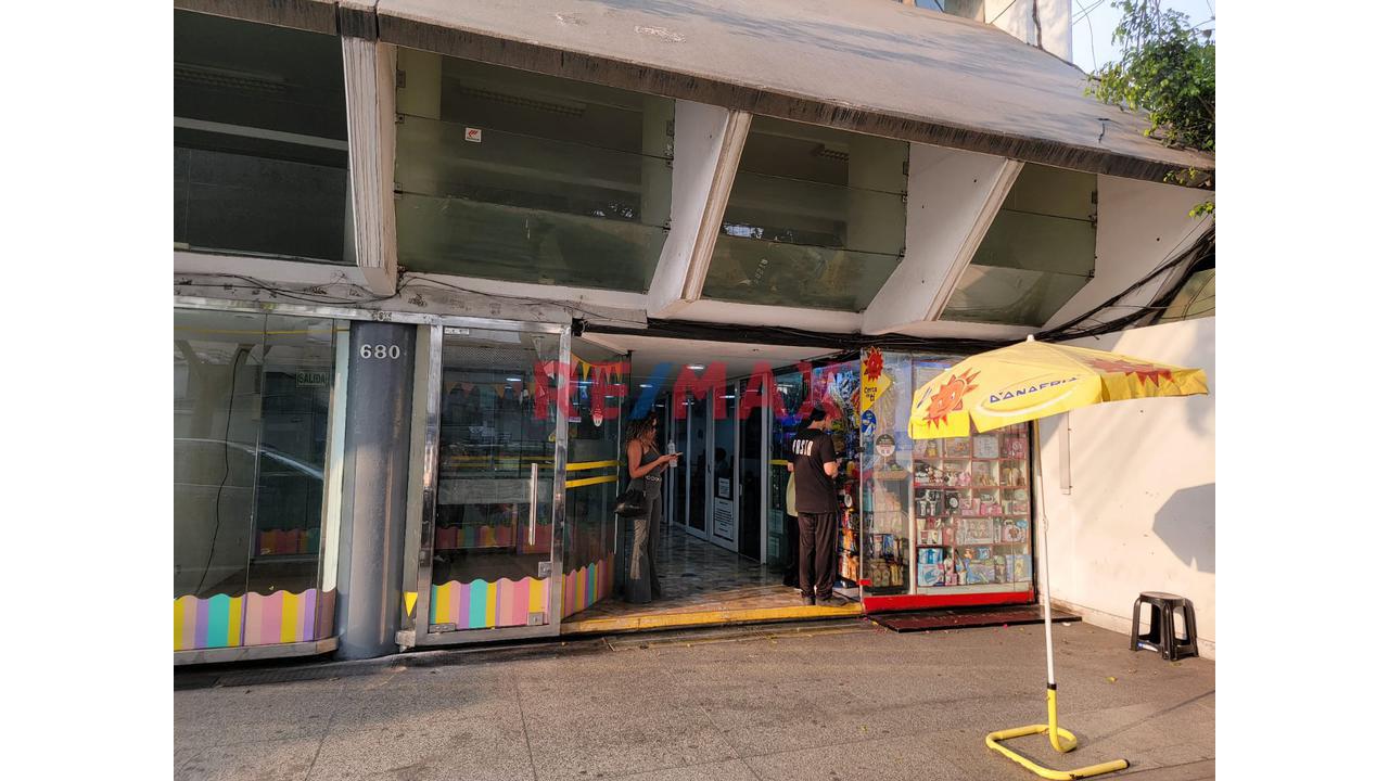 🏢✨ ¡Tu Negocio En El Corazón De San Isidro! 📍💼 🛍️ Local Comercial En Alquiler – Av. Camino Real 🔑✨ - 1