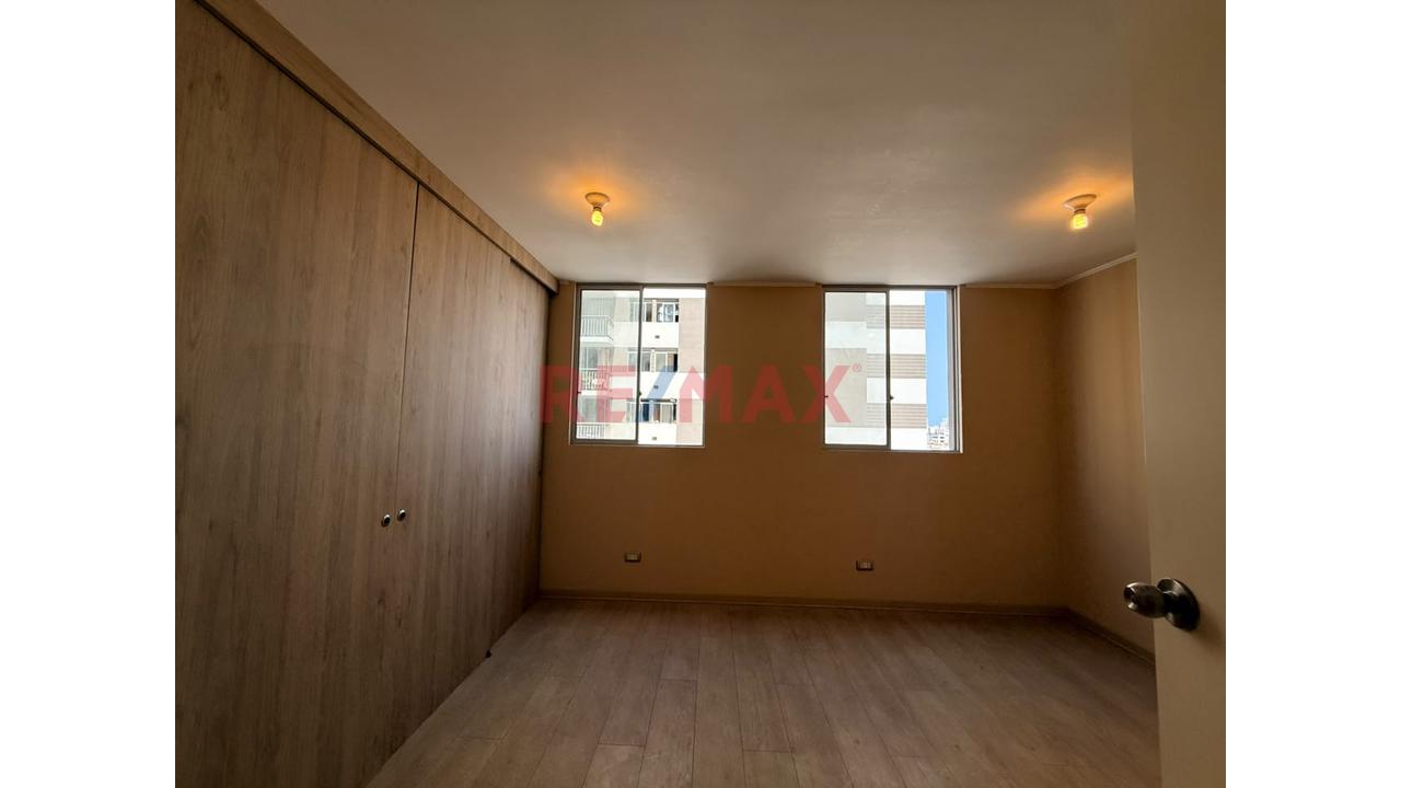 Departamento En San Miguel – Piso 8 | Balcón | 2 Dorm. + Opción A 3 | Condominio Alto Venezuela — foto 4