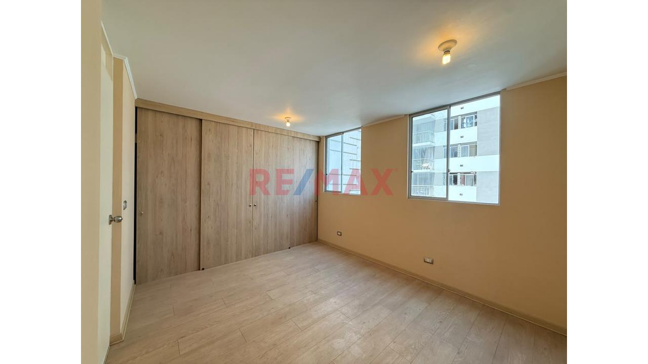 Departamento En San Miguel – Piso 8 | Balcón | 2 Dorm. + Opción A 3 | Condominio Alto Venezuela