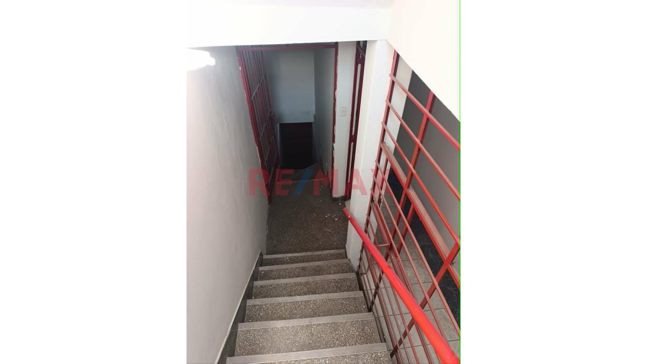 Alquilo Local Comercial 448M, 4 Pisos Mas Azotea, Av. Wiese Sjl - 17