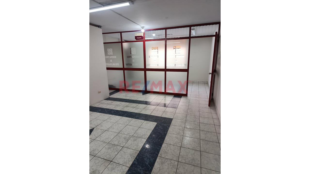 Alquilo Local Comercial 448M, 4 Pisos Mas Azotea, Av. Wiese Sjl - 11