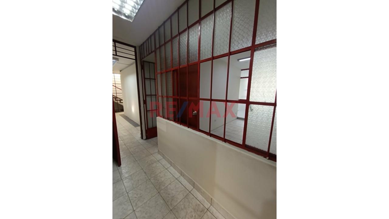 Alquilo Local Comercial 448M, 4 Pisos Mas Azotea, Av. Wiese Sjl - 8
