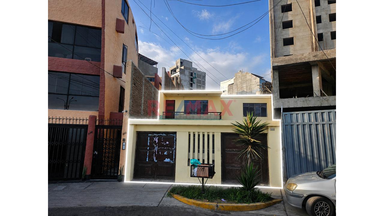 Casa En Venta Como Terreno En Urb. San Fernando – 405 M² En Zona Residencial - 2