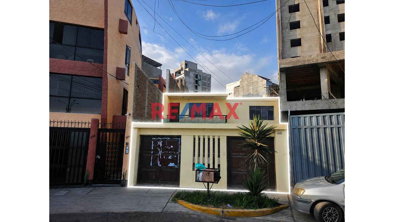 Casa En Venta Como Terreno En Urb. San Fernando – 405 M² En Zona Residencial - 1