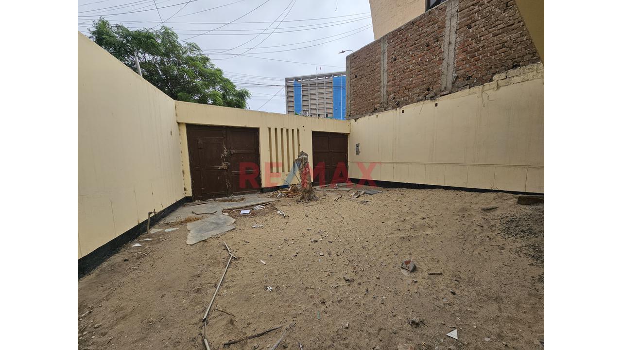 Casa En Venta Como Terreno En Urb. San Fernando – 405 M² En Zona Residencial - 3