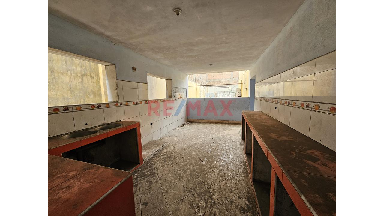 Casa En Venta Como Terreno En Urb. San Fernando – 405 M² En Zona Residencial - 8