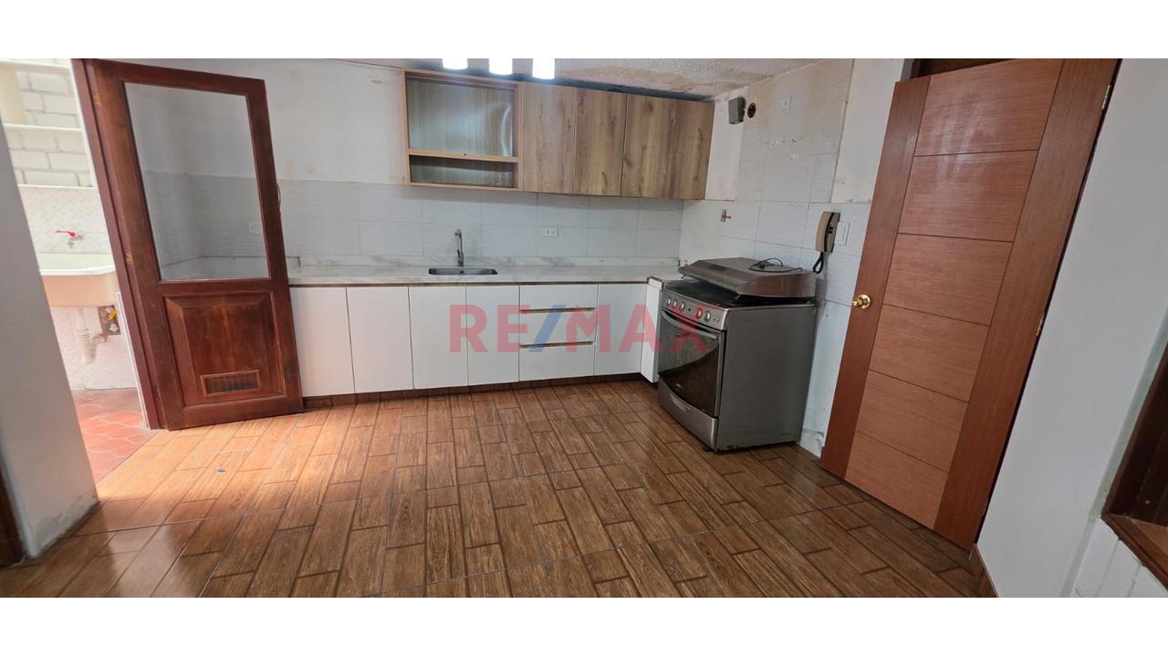 🏡 ¡Vendo Casa De 3 Pisos En Cercado De Lima – Ideal Para Vivir Y Generar Renta! 💰 - 17
