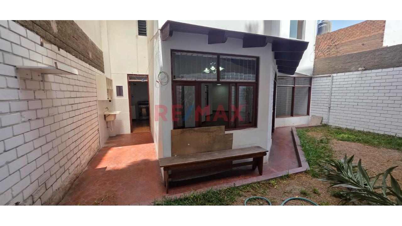 🏡 ¡Vendo Casa De 3 Pisos En Cercado De Lima – Ideal Para Vivir Y Generar Renta! 💰 - 9