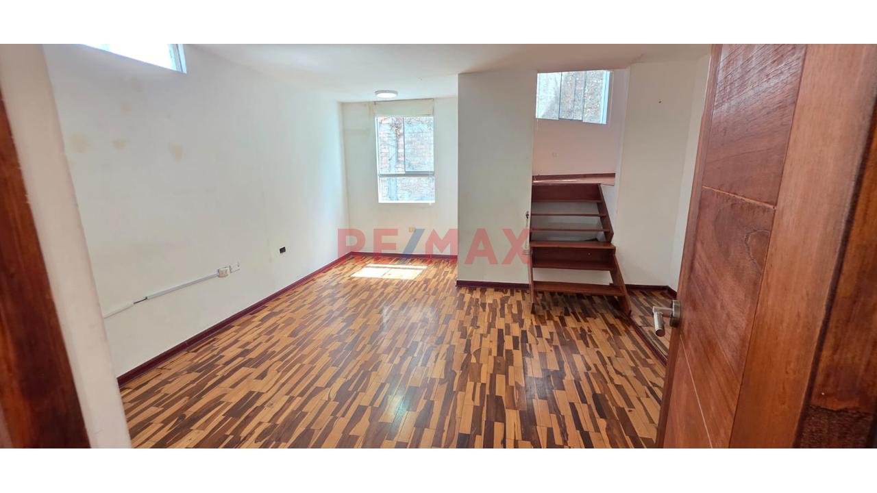 🏡 ¡Vendo Casa De 3 Pisos En Cercado De Lima – Ideal Para Vivir Y Generar Renta! 💰 - 13