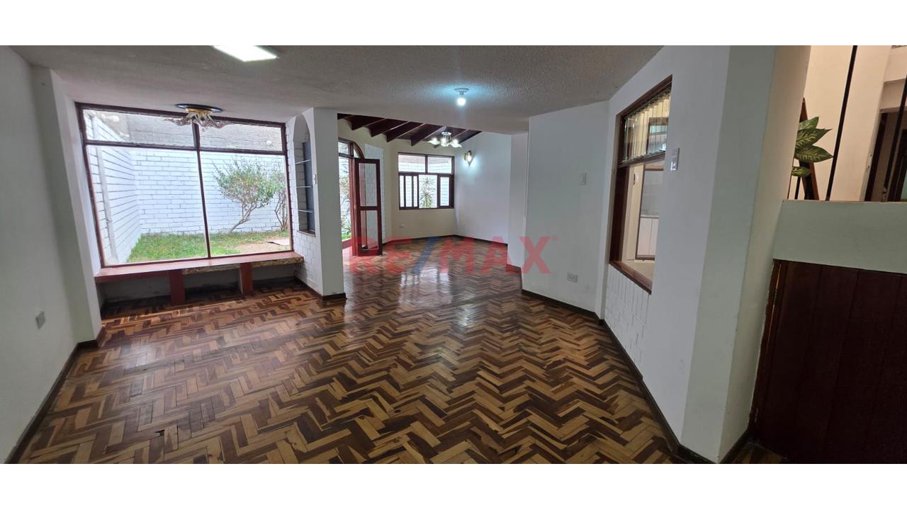 🏡 ¡Vendo Casa De 3 Pisos En Cercado De Lima – Ideal Para Vivir Y Generar Renta! 💰 - 3