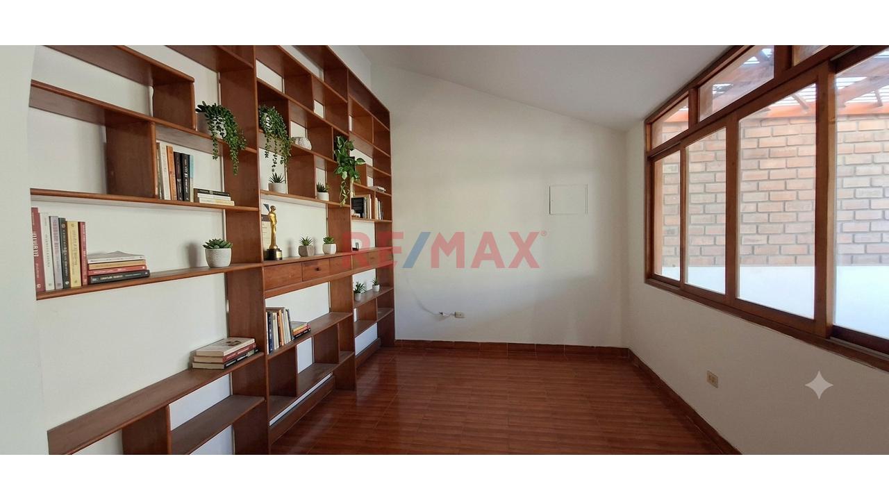 Se Vende Amplia Casa De 3 Pisos Frente A Parque - Ate — foto 10