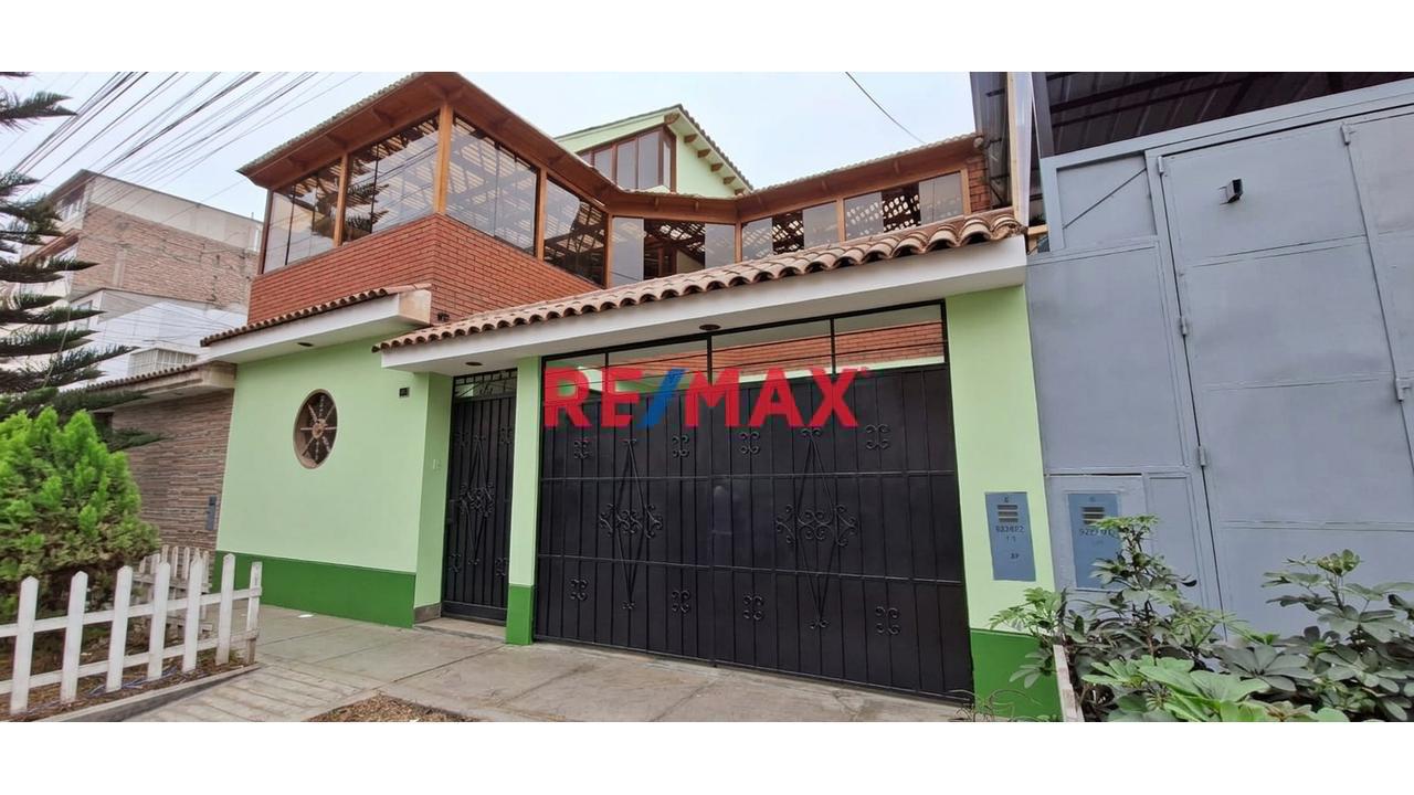 Se Vende Amplia Casa De 3 Pisos Frente A Parque - Ate - 1