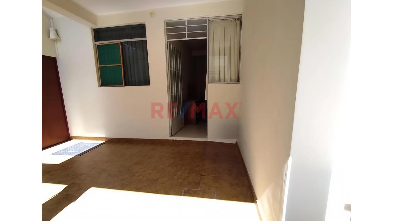 Alquilo Dormitorio Amoblado En Urb Santa Ana Piura - 2