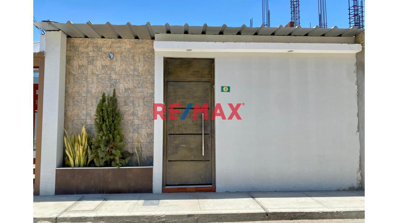 ✨✨Casa En Venta💰 A Precio De Ocasion 🚪Con Doble Frente🚪 📍 Urb. Palmeras 🏝️🌴-Centenario | Apta Para Credito Hipotecario✅ - 1