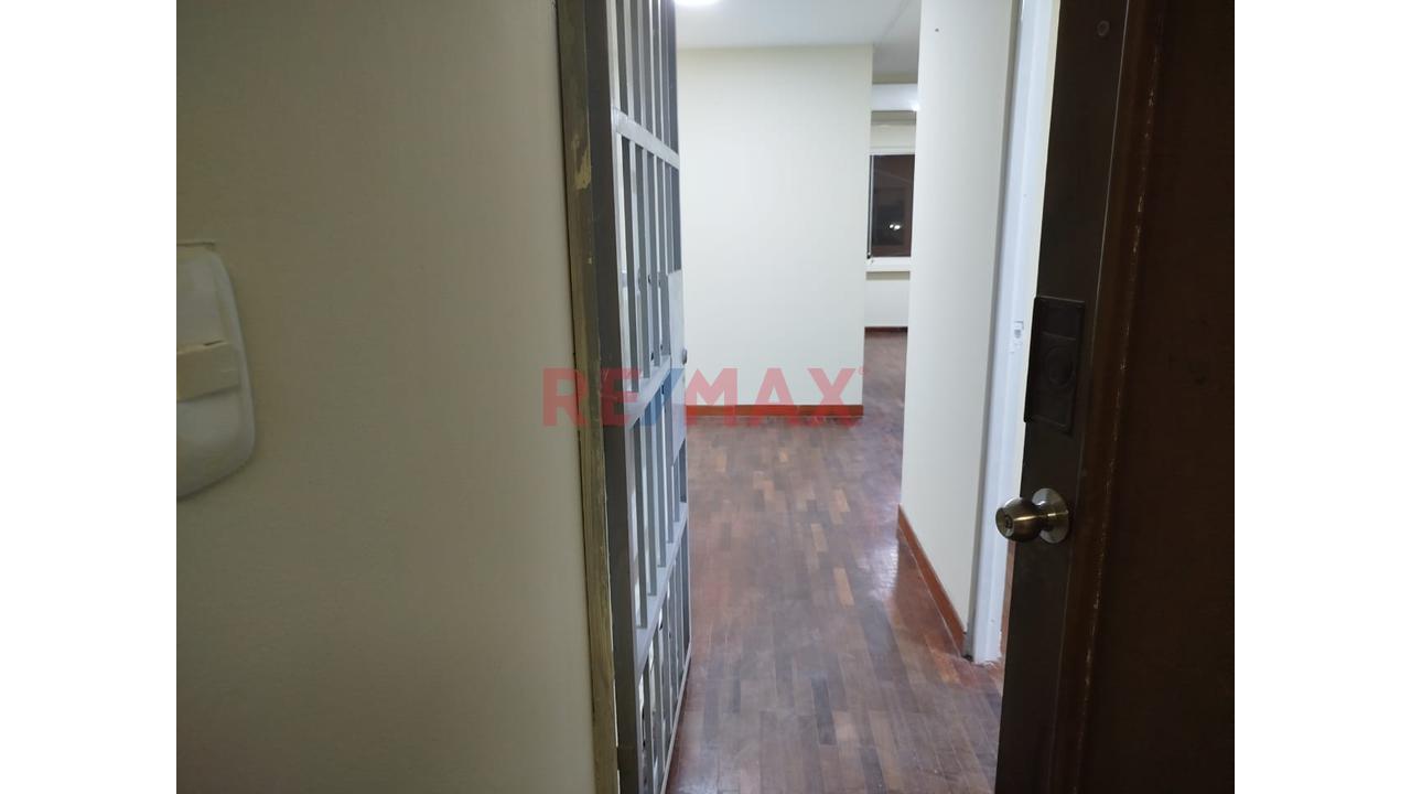 Venta De Oficina En Av. Venezuela – Ideal Consultorio U Oficina - 3