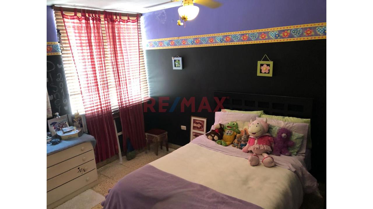 Casa En Venta Miraflores At 301.08 Ac 296 A Una Cuadra Del Parque Quiñones - 3
