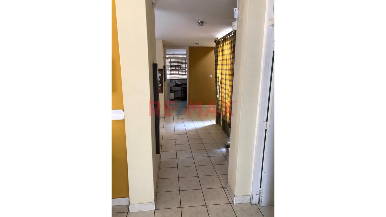 Casa En Venta Miraflores At 301.08 Ac 296 A Una Cuadra Del Parque Quiñones - 9