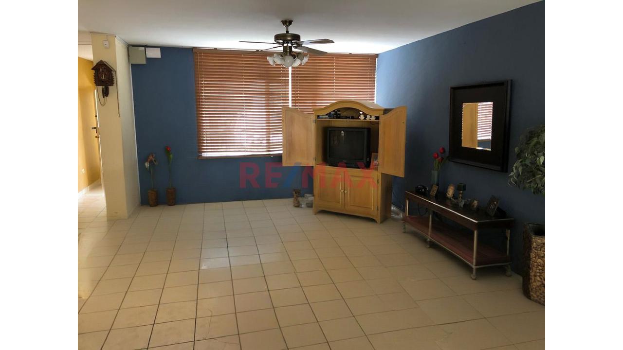 Casa En Venta Miraflores At 301.08 Ac 296 A Una Cuadra Del Parque Quiñones - 5