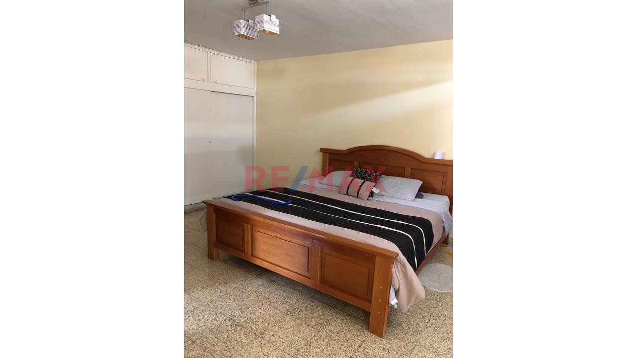 Casa En Venta Miraflores At 301.08 Ac 296 A Una Cuadra Del Parque Quiñones - 11
