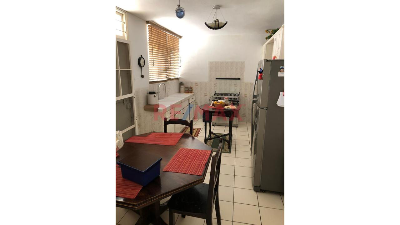 Casa En Venta Miraflores At 301.08 Ac 296 A Una Cuadra Del Parque Quiñones - 13