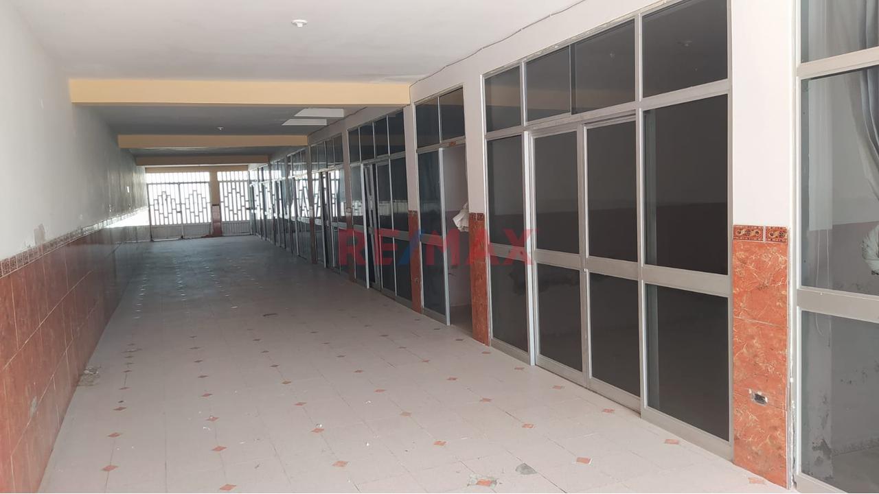 Venta De Amplio Local Comercial (1,267 M2) En El Centro De Camana - 1