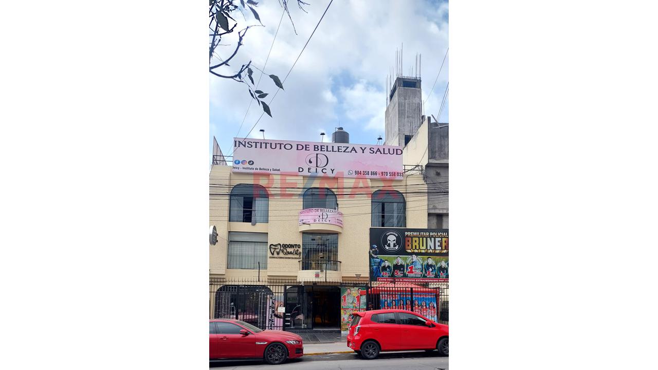 Alquiler De Local Comercial En La Av. Goyeneche,