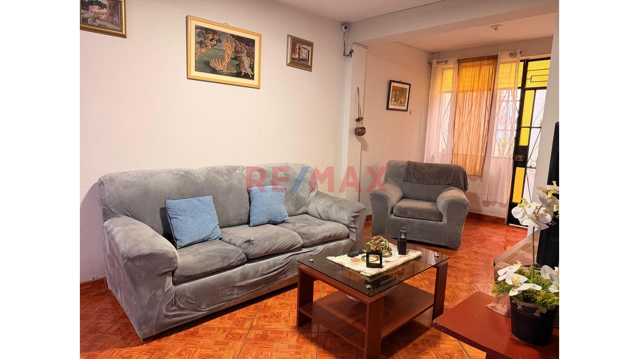 Vendo Acogedora Casa De 3 Pisos — foto 3