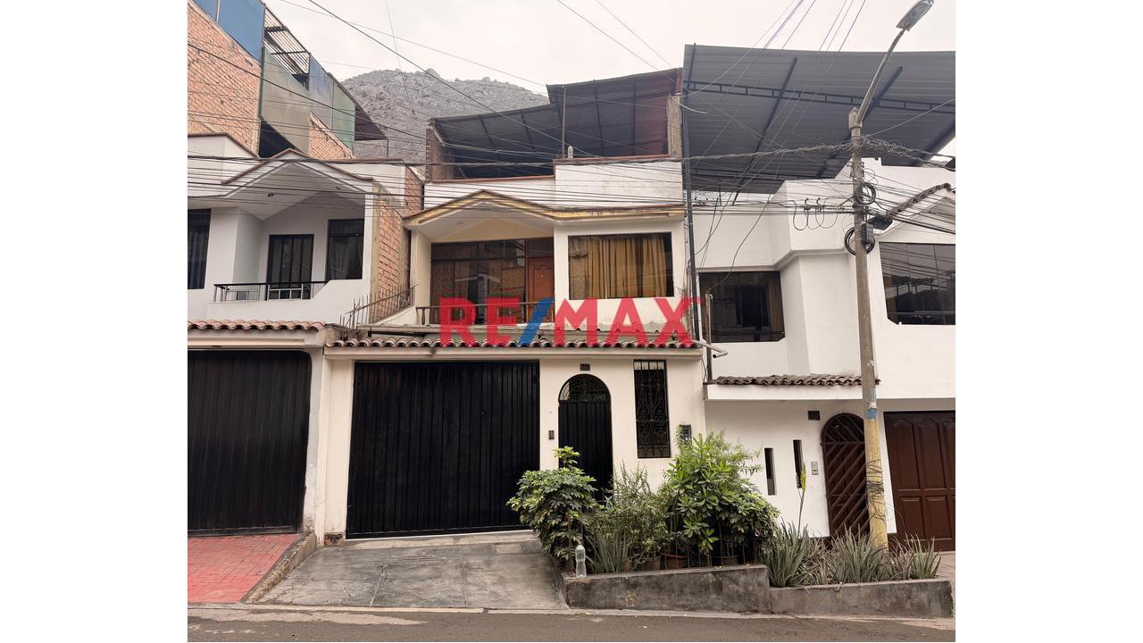Vendo Acogedora Casa De 3 Pisos
