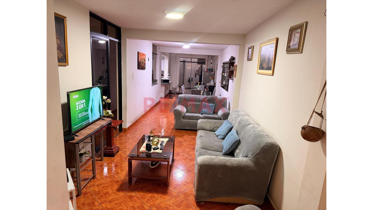 Vendo Acogedora Casa De 3 Pisos — foto 2