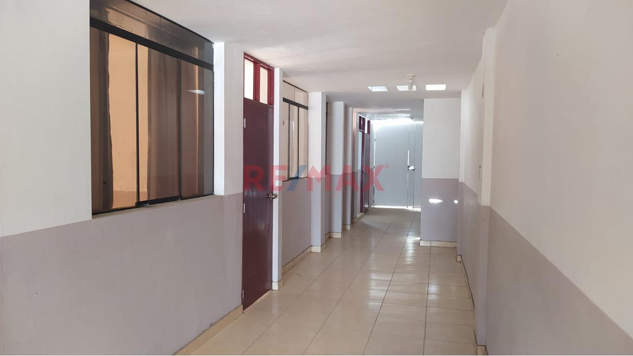 Alquilo Local Comercial Amplio (1,267 M2) En El Centro De Camana - 4