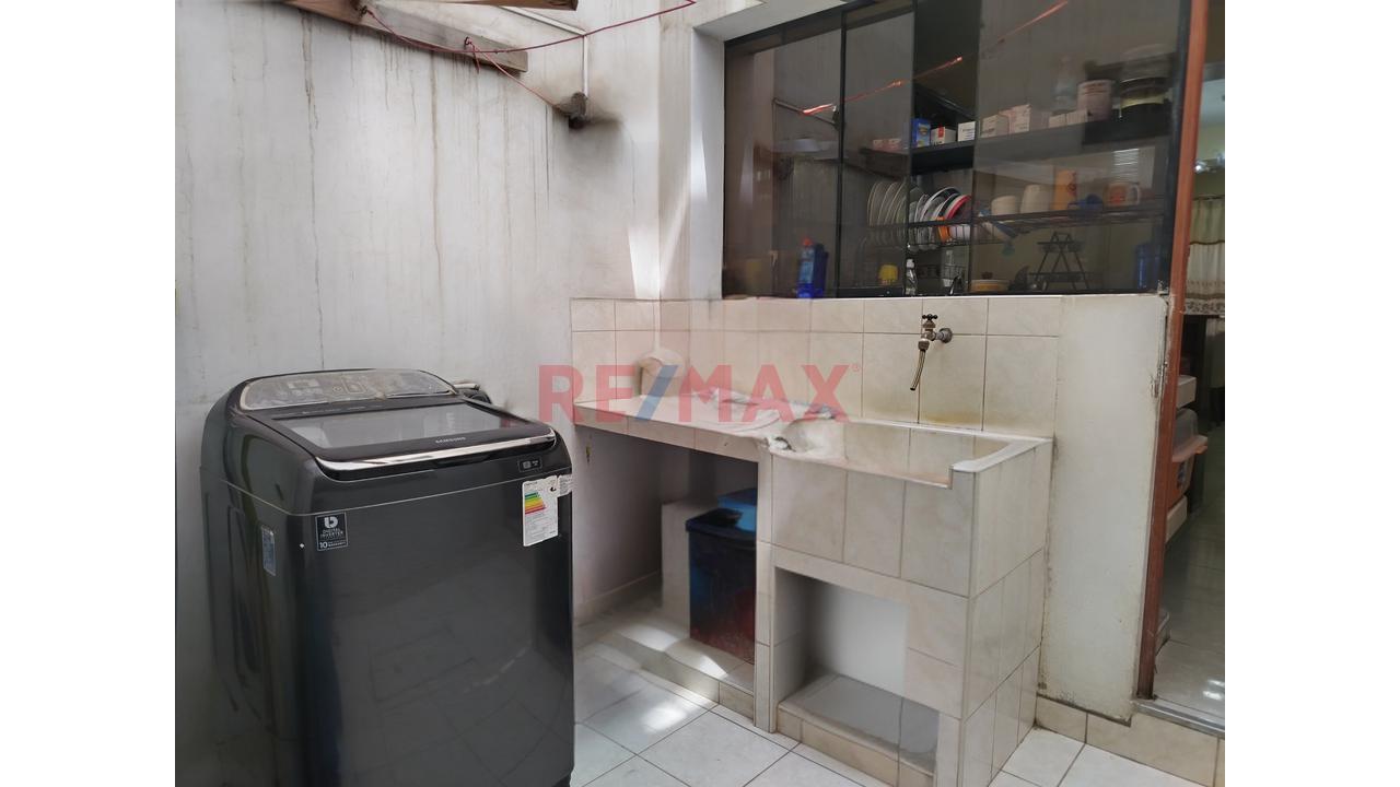 Duplex En Venta Urb. Los Jazmines - 2