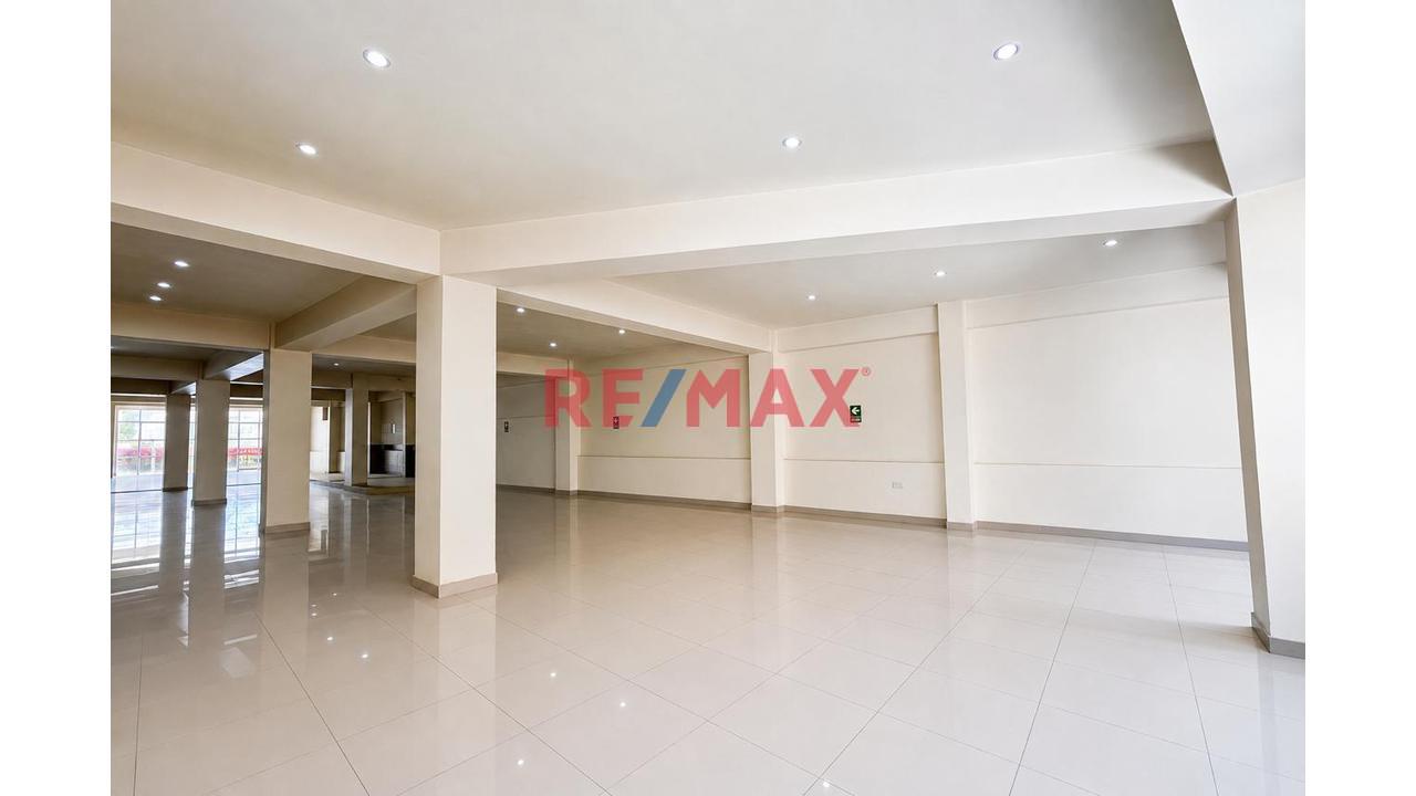 Alquilo Amplio Local Comercial - 1