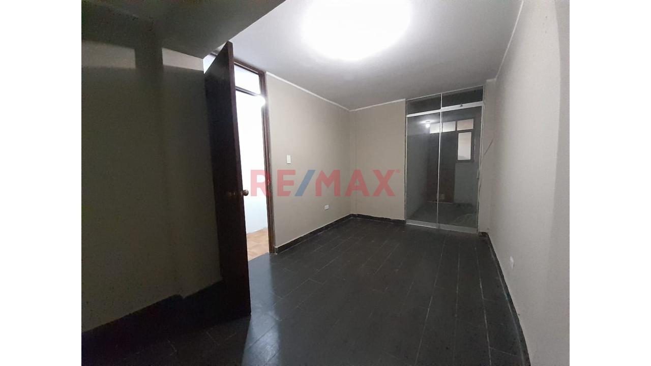 Venta De Casa Con Cochera En Urbanizacion San Diego - Smp — foto 4
