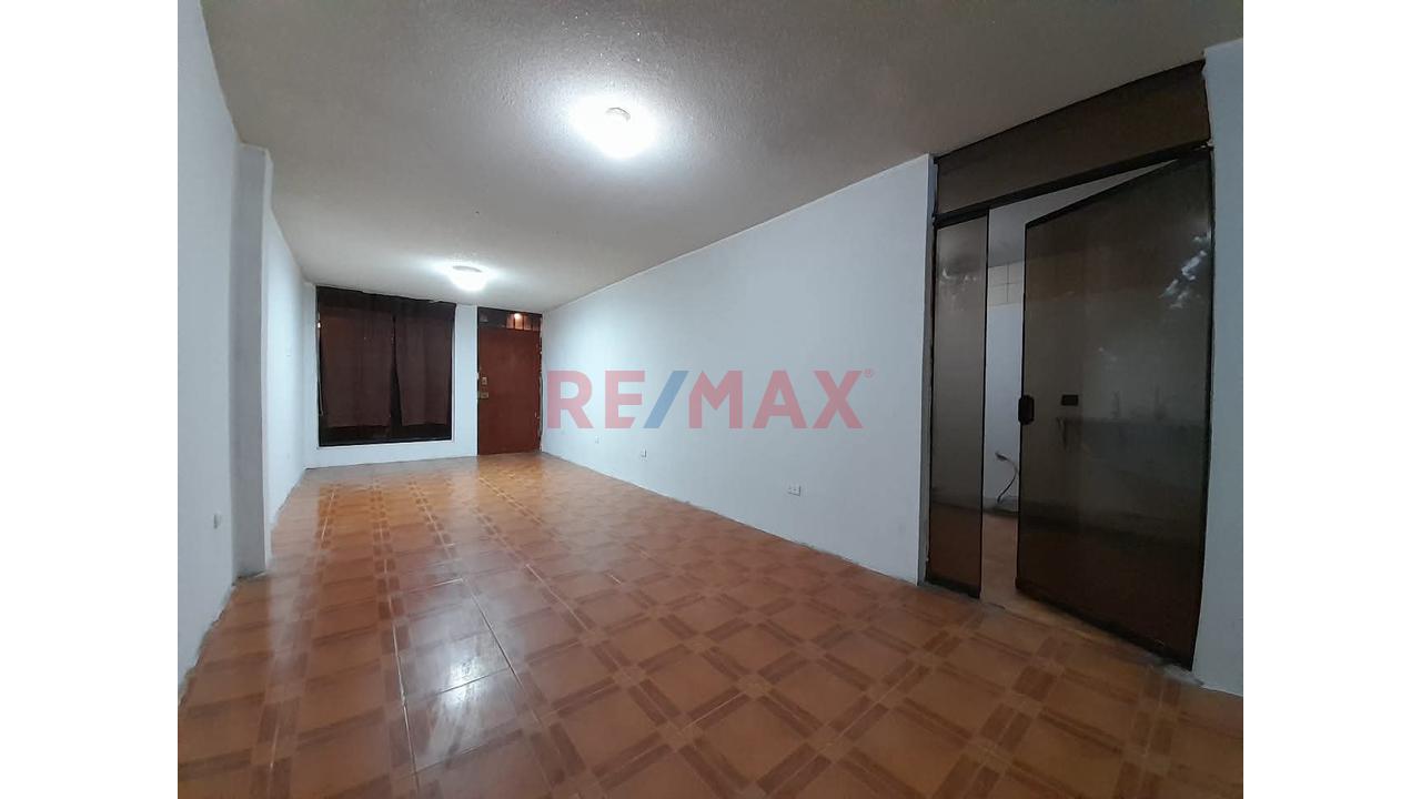 Venta De Casa Con Cochera En Urbanizacion San Diego - Smp — foto 2
