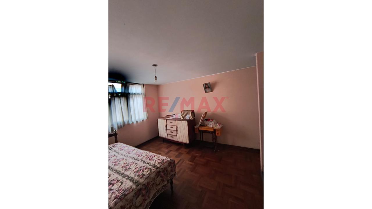 🏡 Casa Amplia En Venta En San Miguel – Urb. Pando - 8