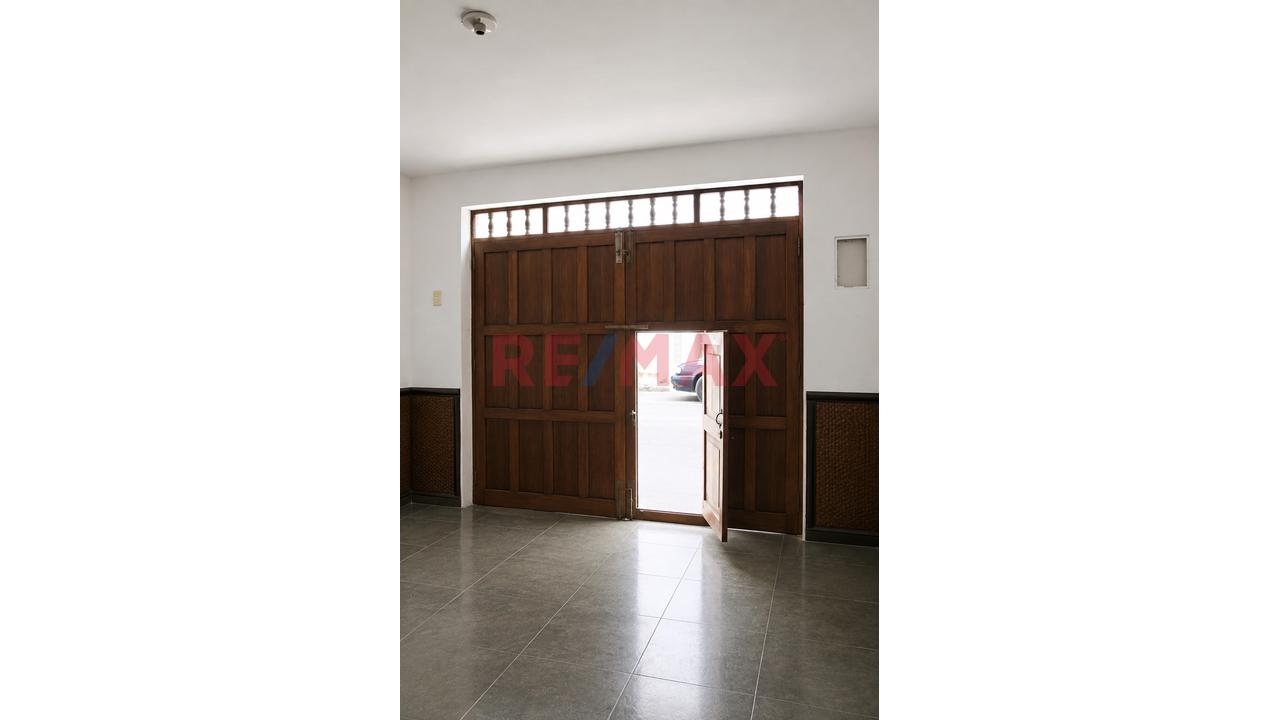 Se Vende Casa En Buena Ubicación Cerca A Avenida Larco, Plaza De Armas De Buenos Aires , Comisaria - 5