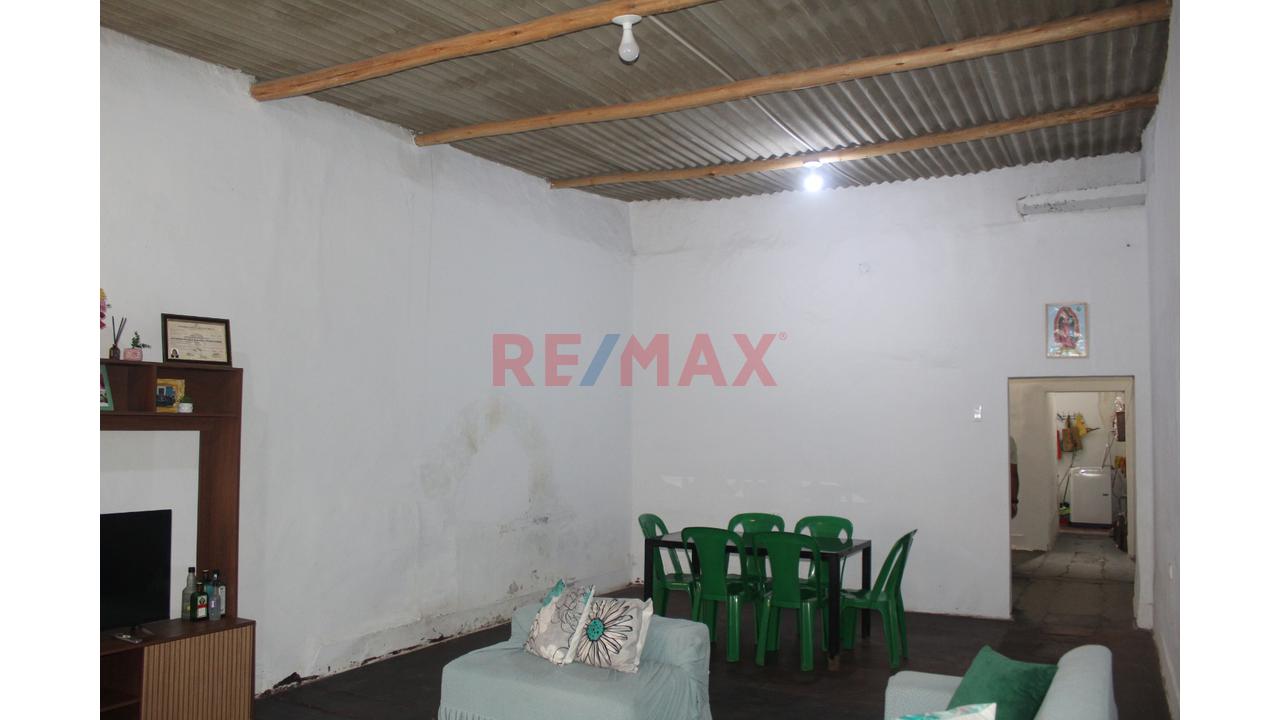 Se Vende Casa En Buena Ubicación Cerca A Avenida Larco, Plaza De Armas De Buenos Aires , Comisaria - 3