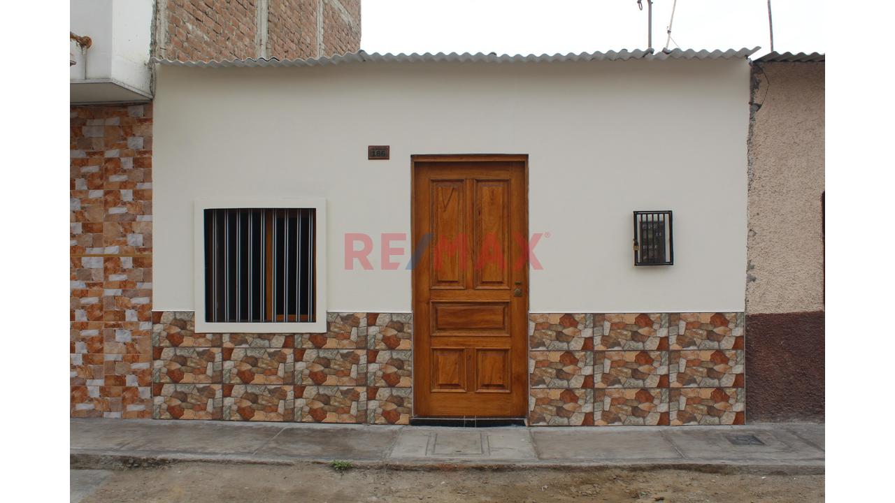 Se Vende Casa En Buena Ubicación Cerca A Avenida Larco, Plaza De Armas De Buenos Aires , Comisaria - 4
