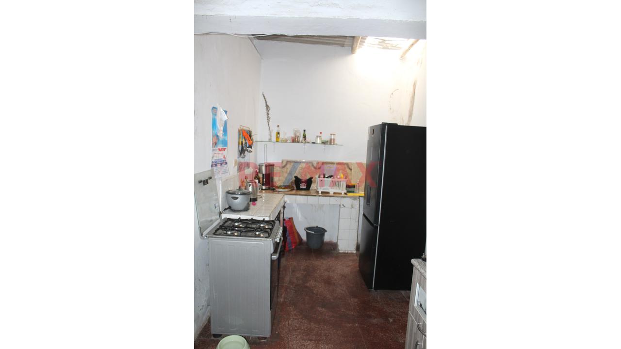 Se Vende Casa En Buena Ubicación Cerca A Avenida Larco, Plaza De Armas De Buenos Aires , Comisaria - 8