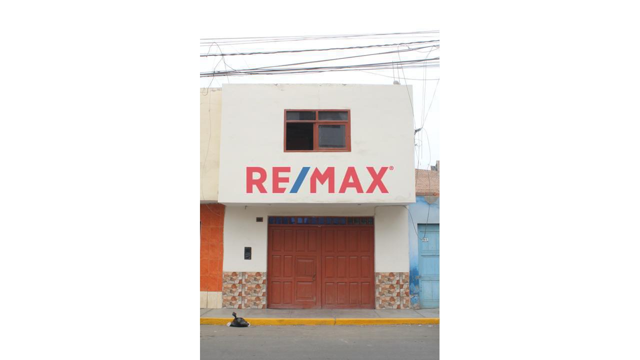 Se Vende Casa En Buena Ubicación Cerca A Avenida Larco, Plaza De Armas De Buenos Aires , Comisaria - 1
