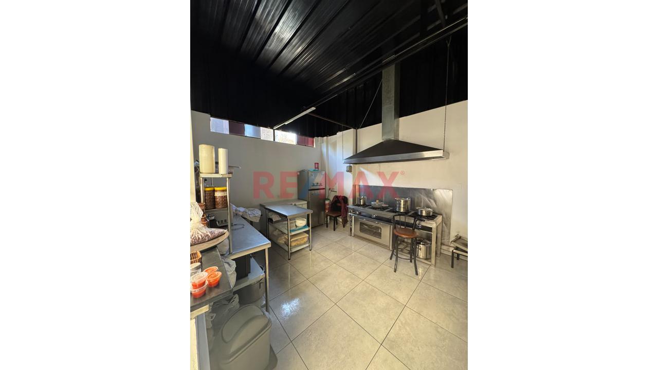 Restaurant En Traspaso En Plena Av. Ejercito - 9