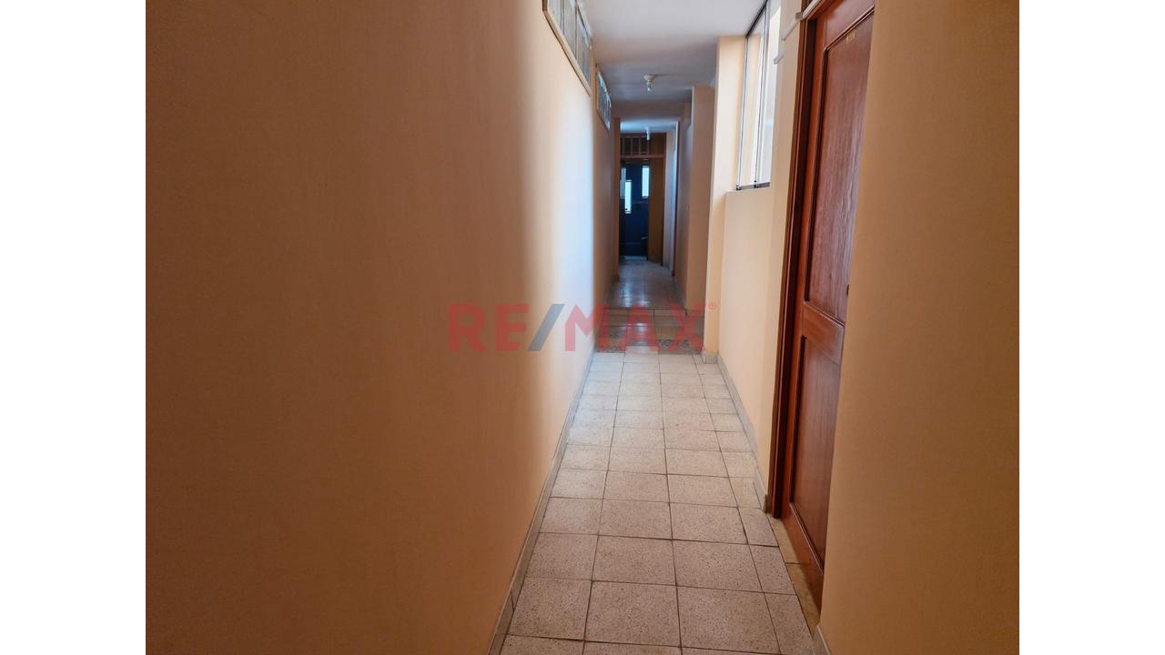 Se Alquila Edificio Comercial - 17 Habitaciones Amobladas U Oficinas - 10