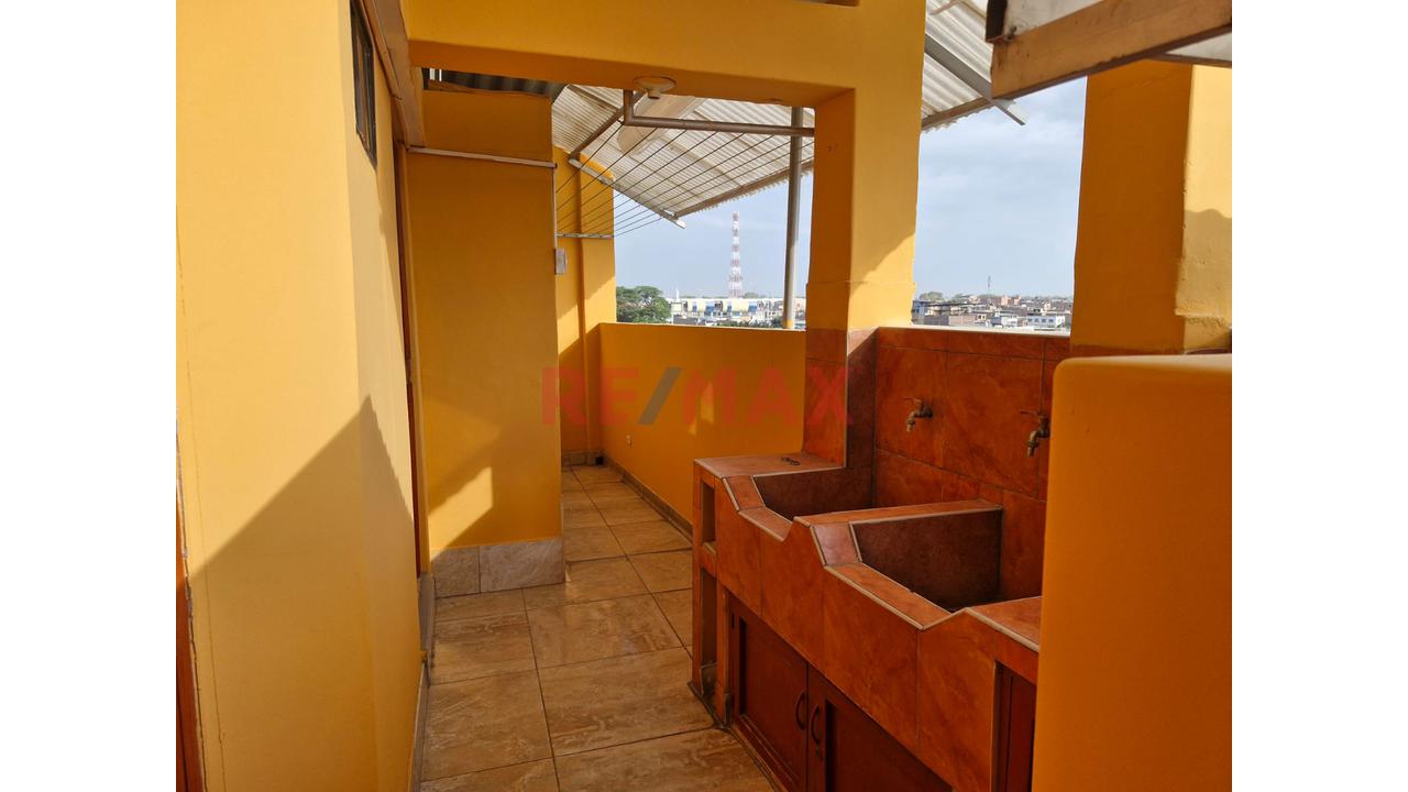 Se Alquila Edificio Comercial - 17 Habitaciones Amobladas U Oficinas - 5
