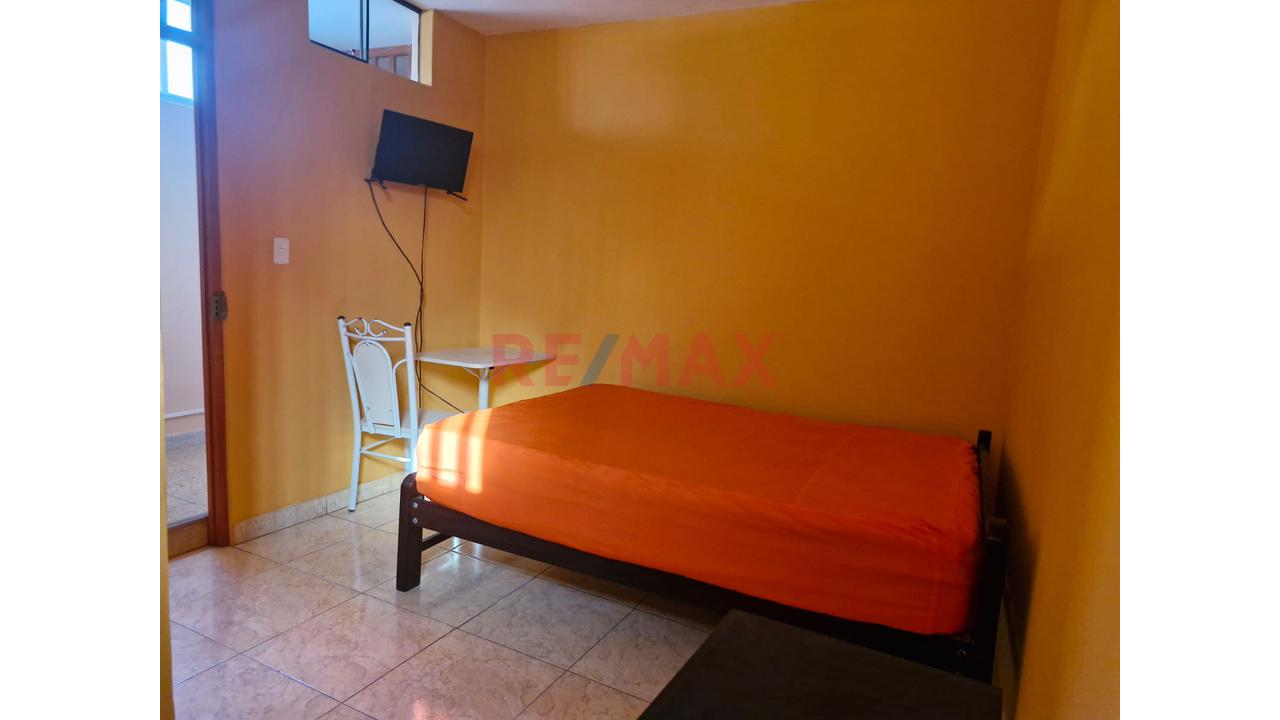 Se Alquila Edificio Comercial - 17 Habitaciones Amobladas U Oficinas - 20