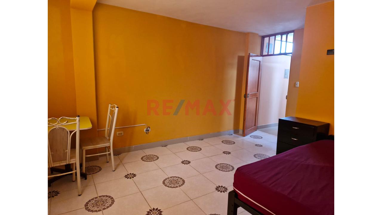 Se Alquila Edificio Comercial - 17 Habitaciones Amobladas U Oficinas - 17